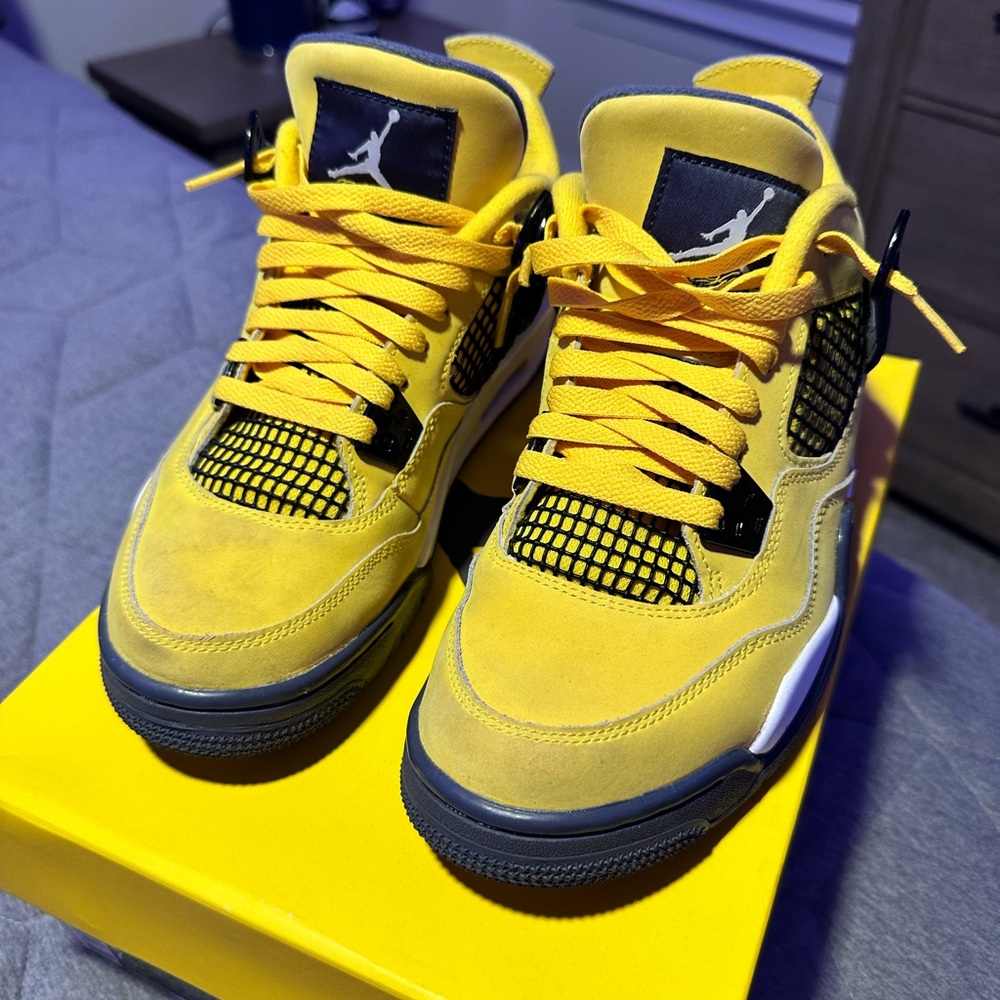Air Jordan 4 Retro “Lightning”